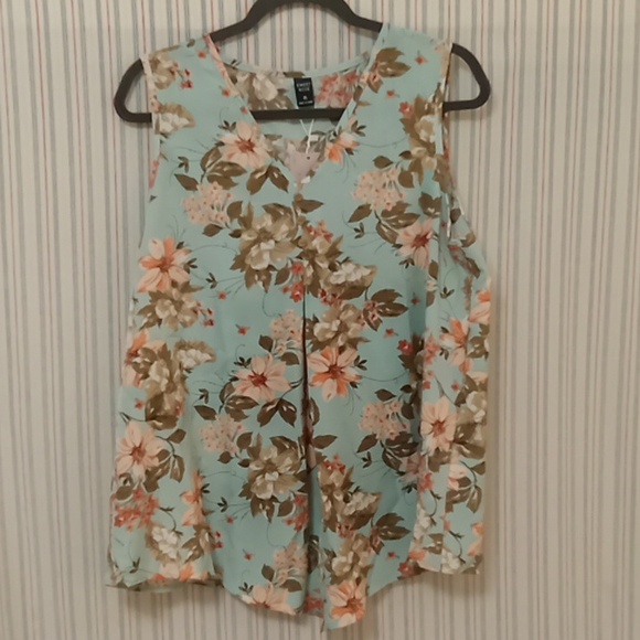 4  Emery Rose Summer Tops - Picture 5 of 10